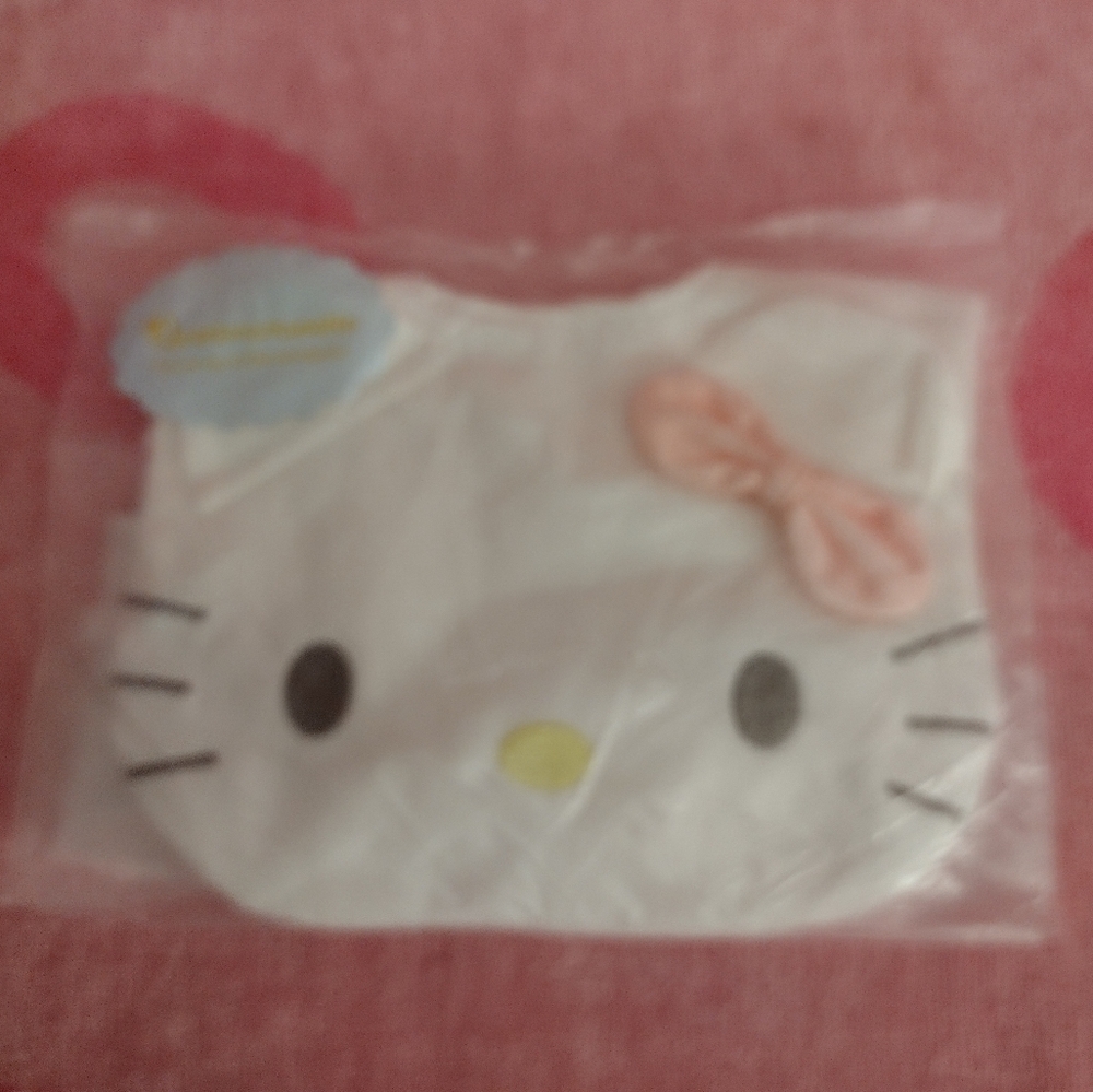 EXCLUSIVE - Hello Kitty Officially Licensed Baby Bib From Japan - Picture 3 of 4